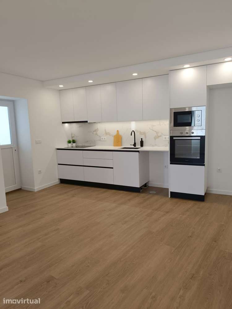 Moradia Remodelada em Pena- Cantanhede-Garagem, Anexos e zona exterior - Grande imagem: 5/30