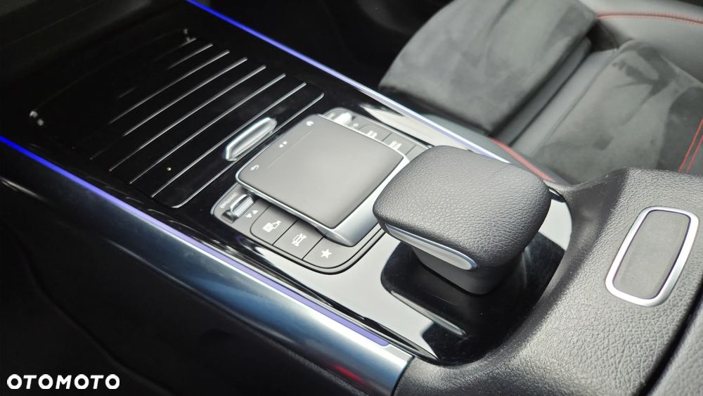 Mercedes-Benz GLA 200 7G-DCT AMG Line - 21