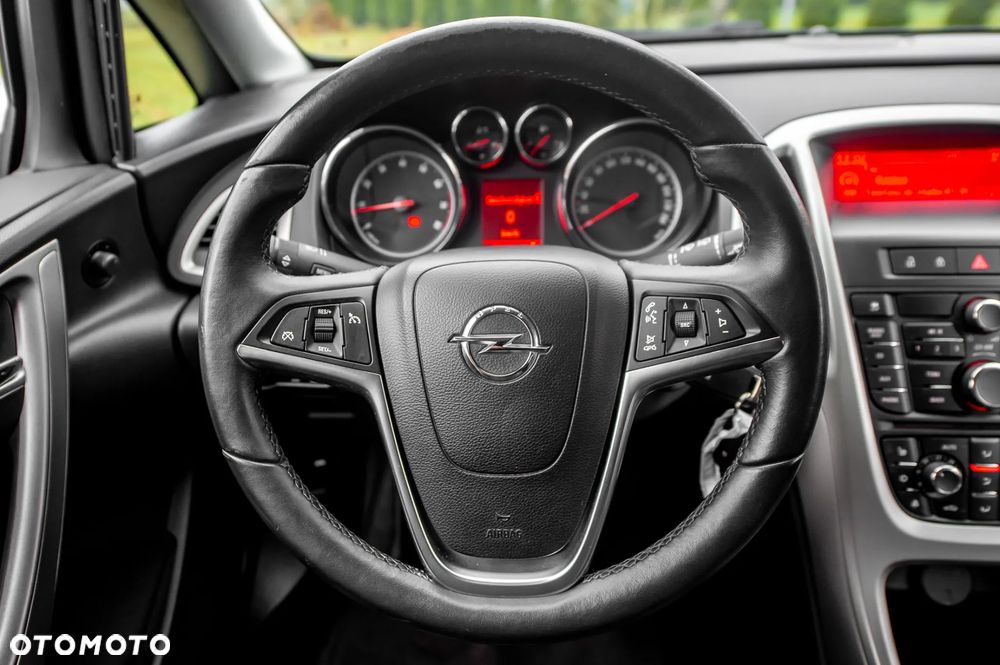 Opel Astra 1.4 Turbo 150 Jahre - 21