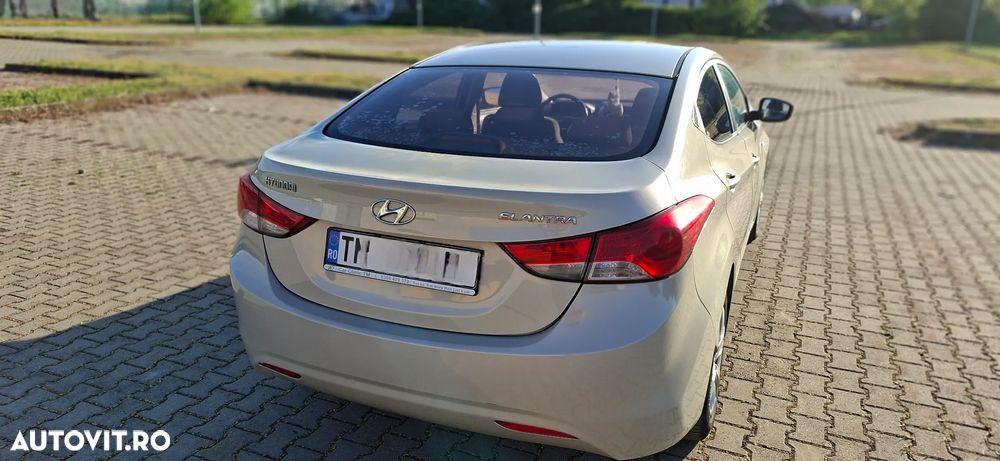 Hyundai Elantra 1.6 MPi - 8