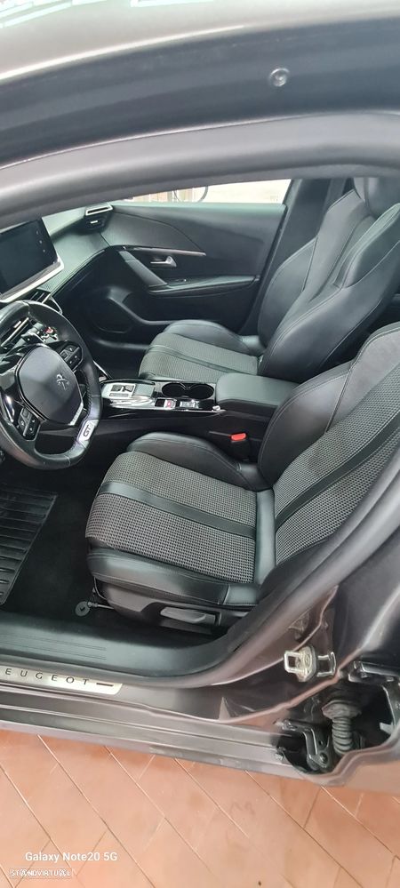 Peugeot 208 1.2 PureTech Allure Pack EAT8 - 27