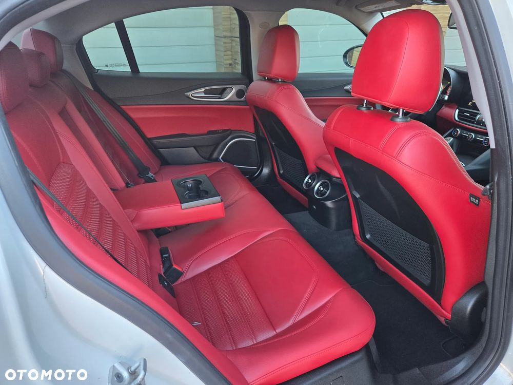 Alfa Romeo Giulia 2.0 Turbo 16V AT8 Veloce Ti - 27