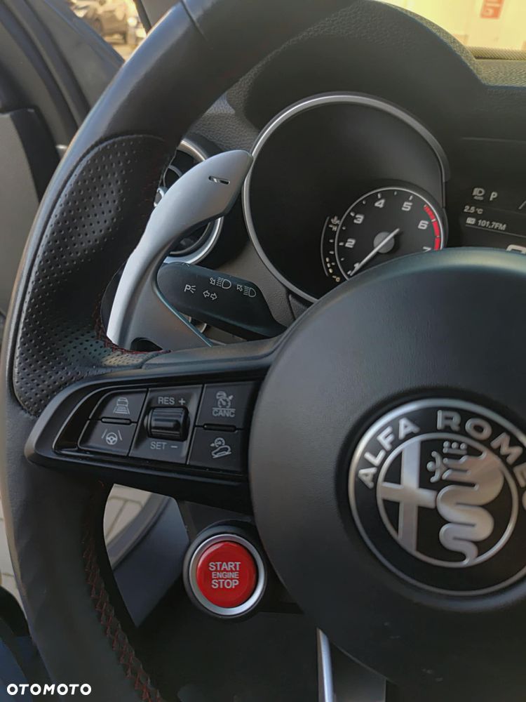 Alfa Romeo Stelvio - 16