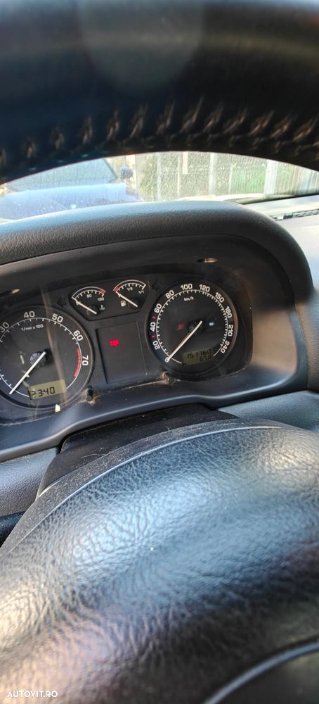 Skoda Octavia Tour 1.6 Sport - 9