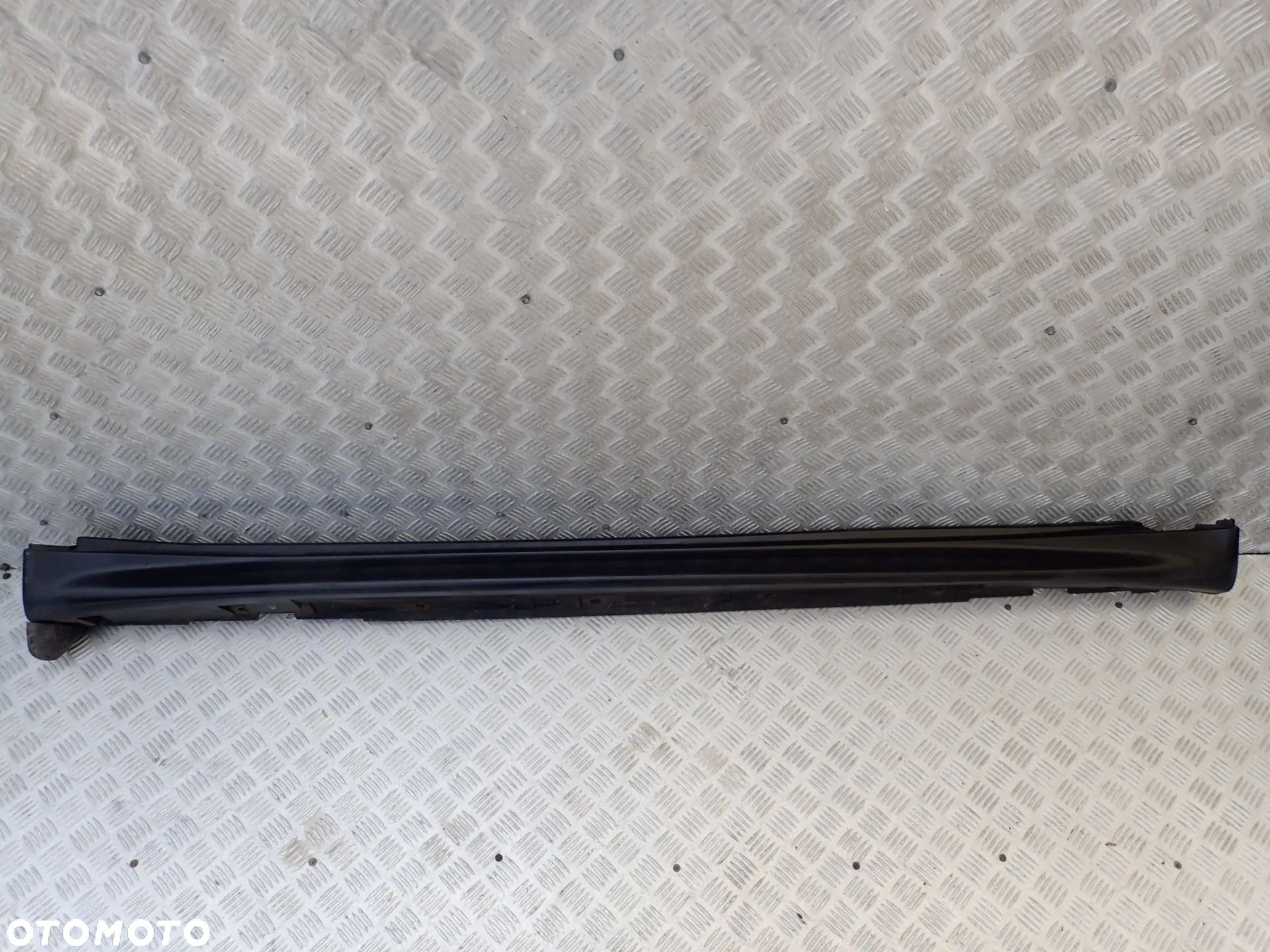 LISTWA PROGOWA PRAWA NISSAN JUKE  76850 1KA6A - 1