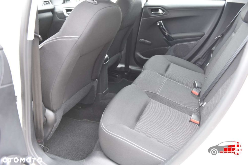 Peugeot 208 - 18