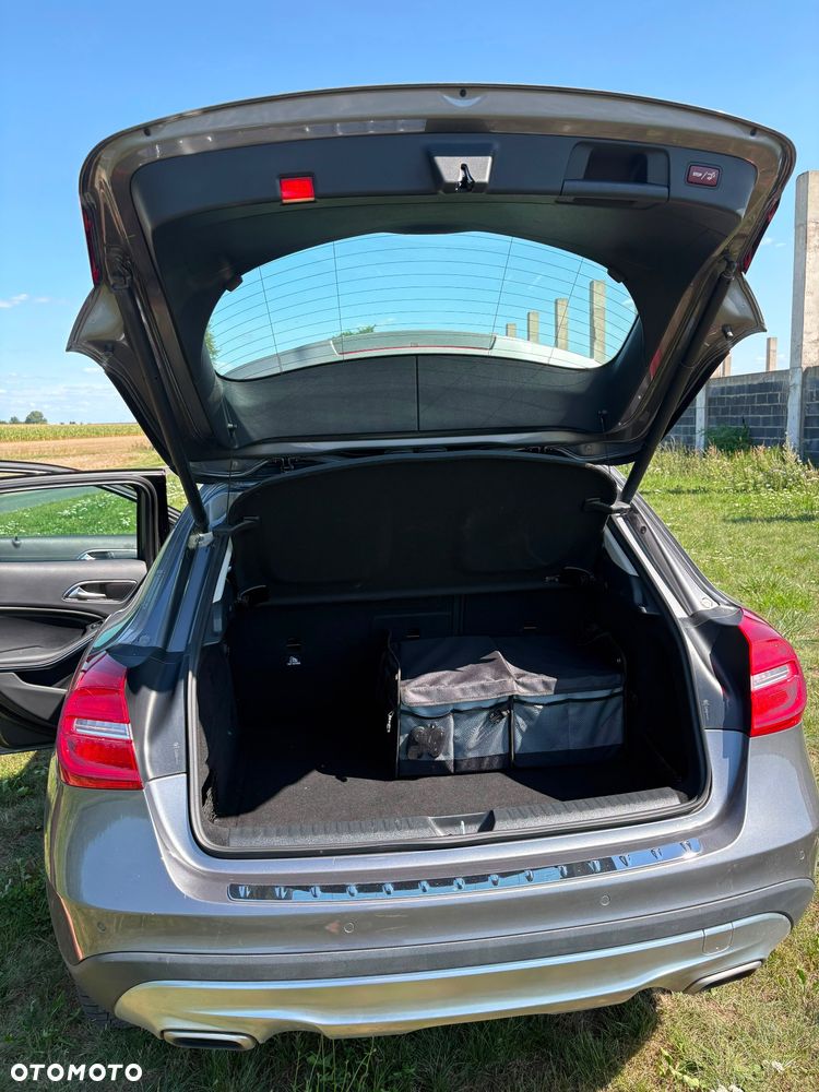 Mercedes-Benz GLA 200 7G-DCT - 13