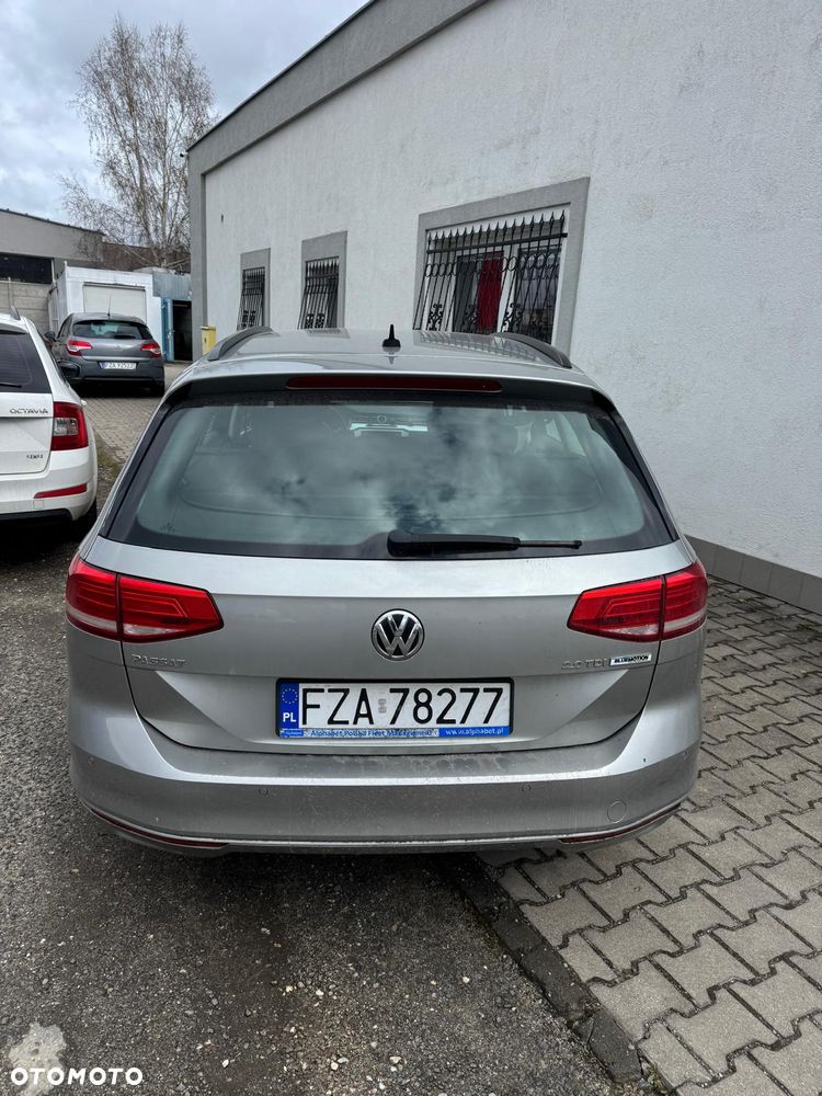 Volkswagen Passat - 4
