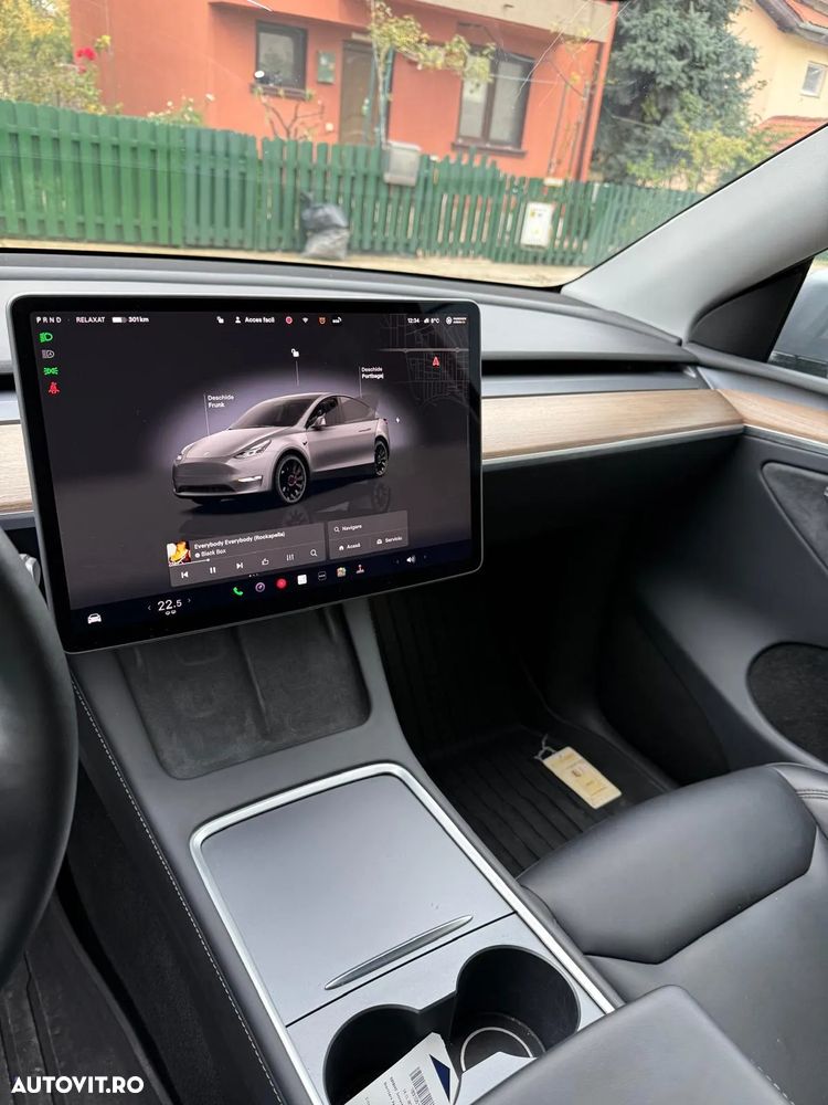 Tesla Model Y AWD Performance - 4