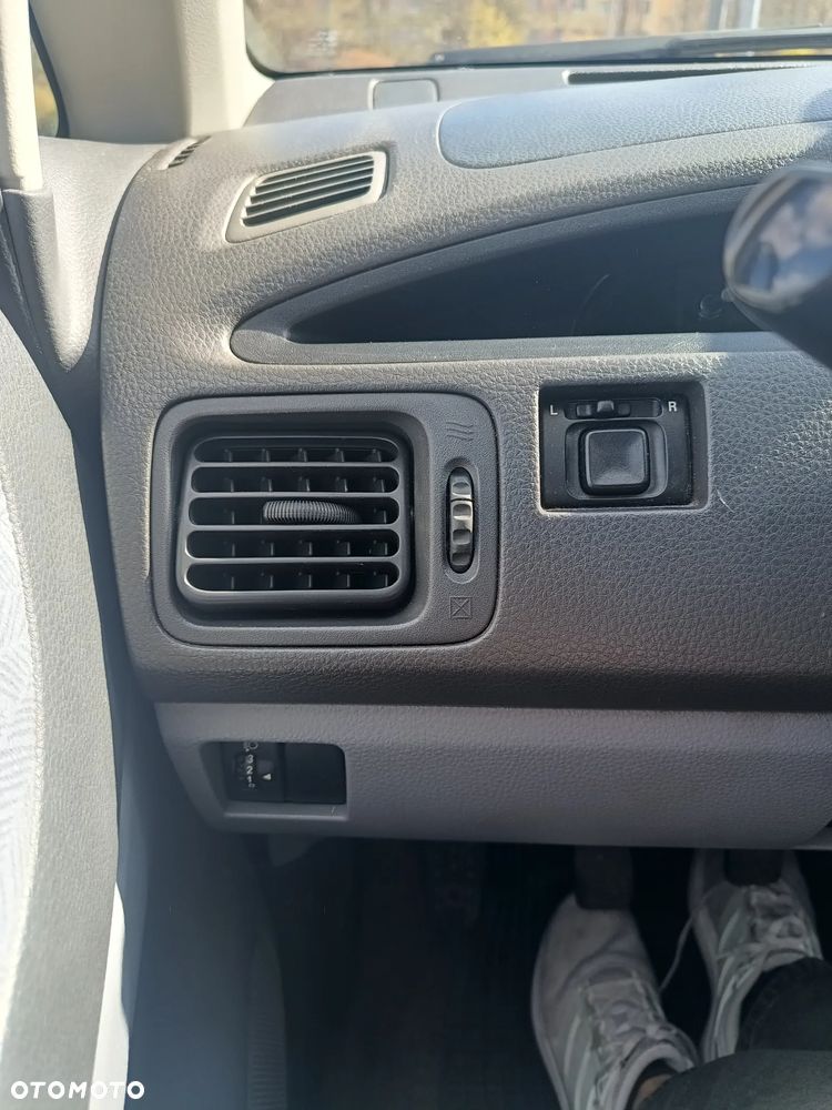 Suzuki Liana 1.6 - 13