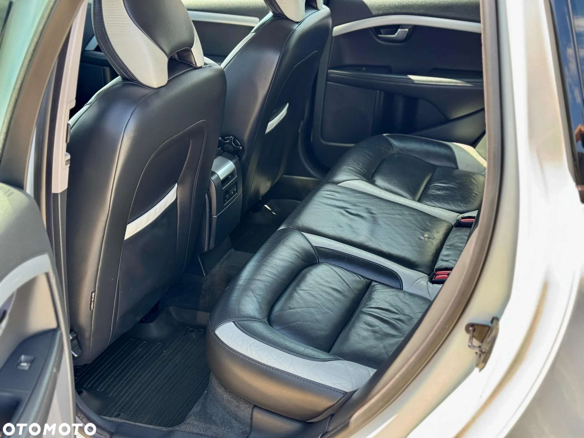 Volvo V70 2.5T R-Design Summum - 29