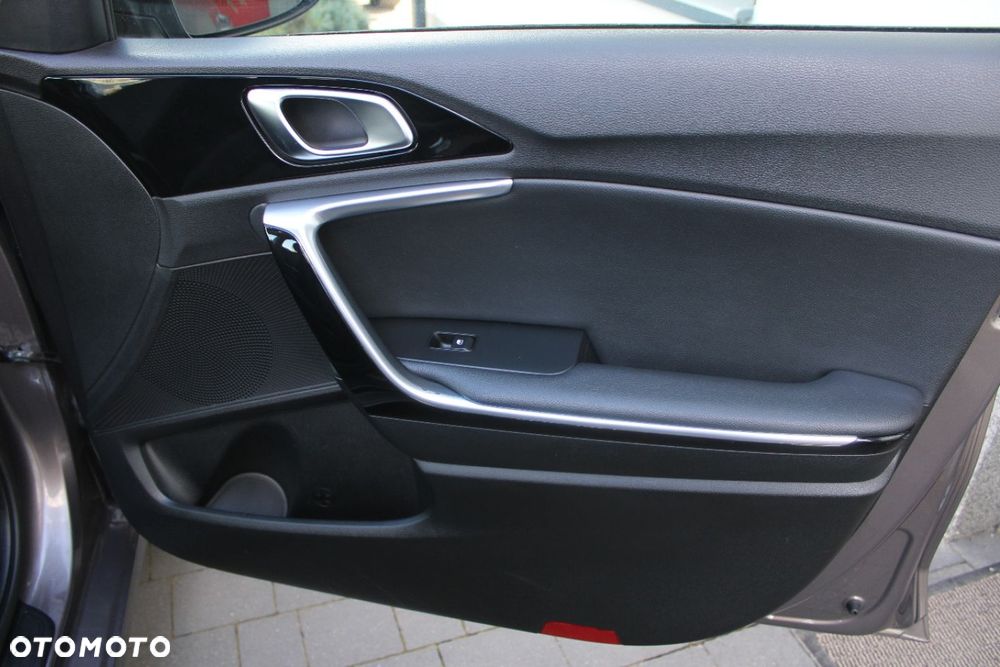 Kia Ceed - 23