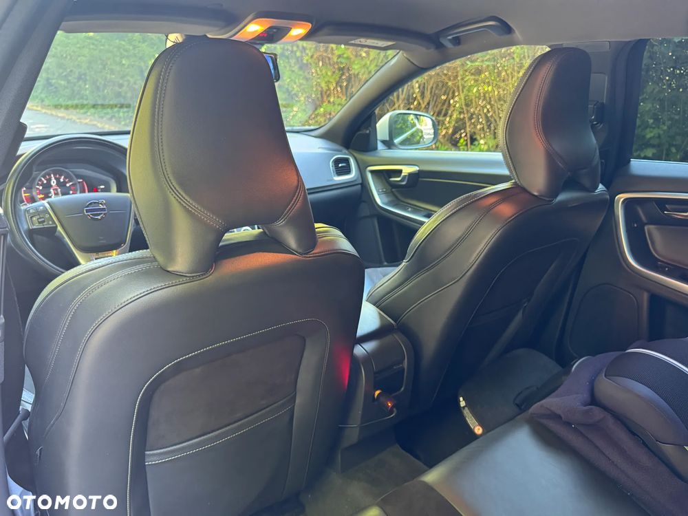 Volvo V60 T4 R-Design - 14
