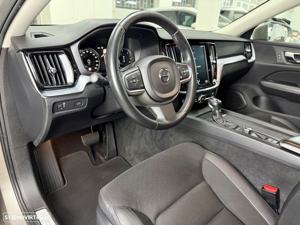 Volvo V60 2.0 D3 Momentum Core Geartronic - 15
