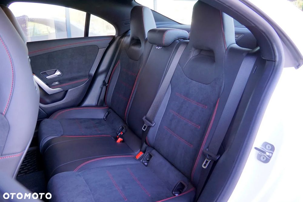 Mercedes-Benz CLA 180 AMG Line 7G-DCT - 21