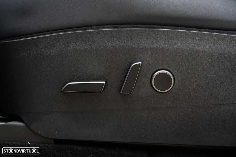 Tesla Model Y Long Range Dual Motor AWD - 46