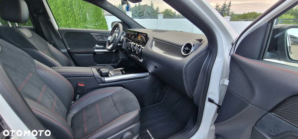 Mercedes-Benz GLA - 4