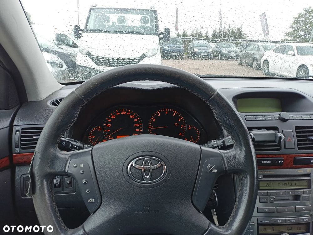 Toyota Avensis - 8