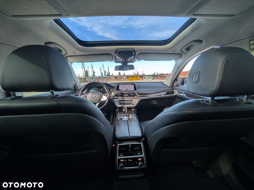 BMW Seria 7 740Li - 11