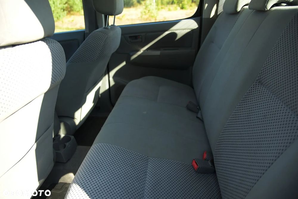 Toyota Hilux 2.5 D-4D SR5 Pakiet Plus - 25