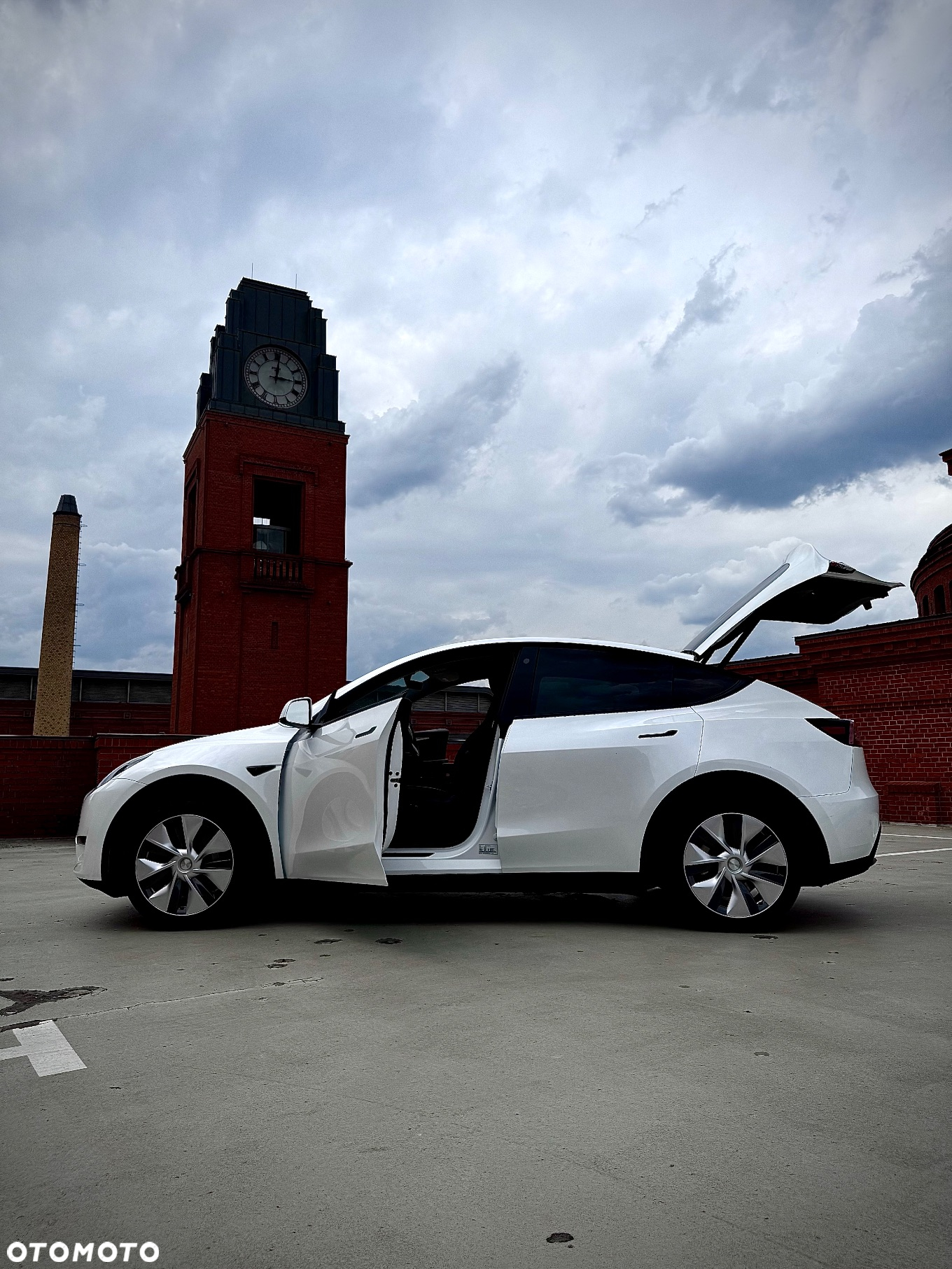 Tesla Y Model Long Range Dual Motor AWD - 26