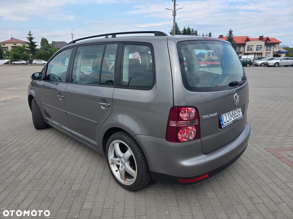 Volkswagen Touran - 7
