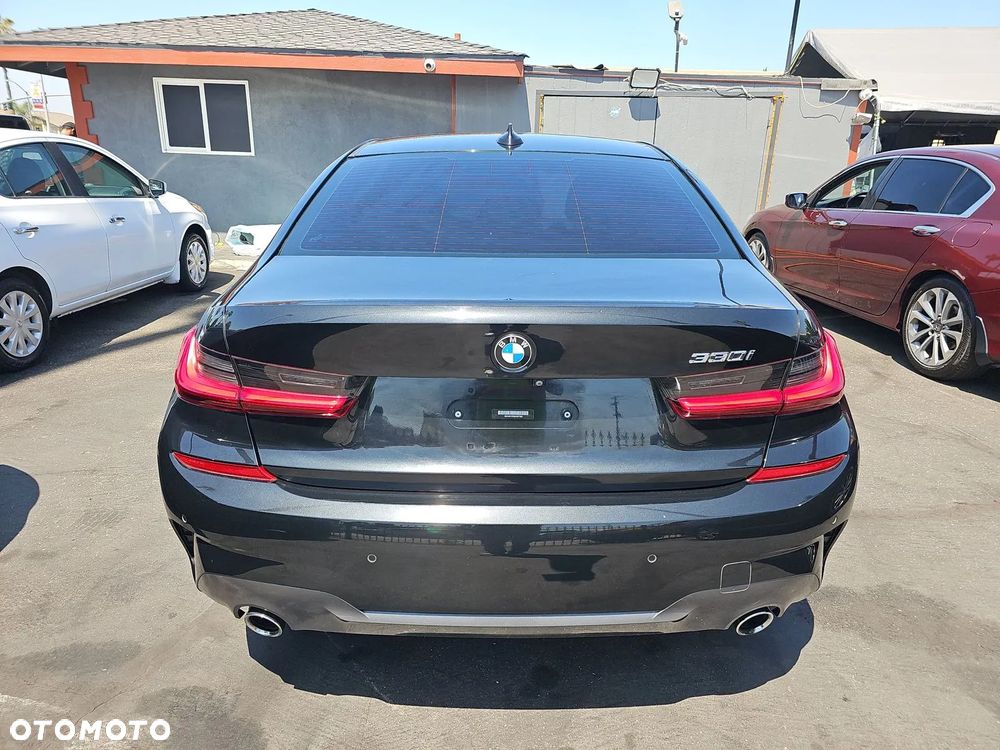 BMW Seria 3 330i M Sport - 6