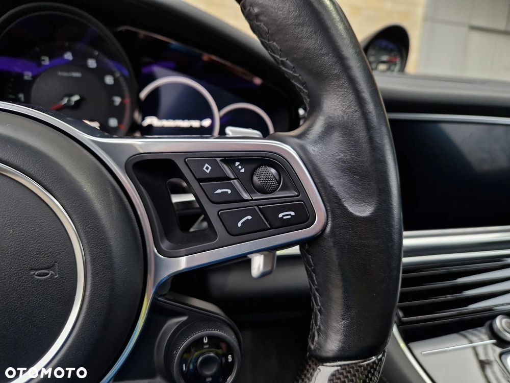 Porsche Panamera 4 - 19