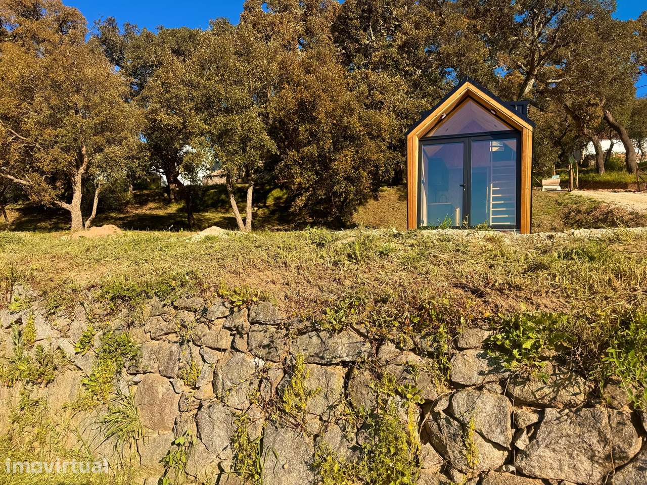 OPORTUNIDADE DE INVESTIMENTO — Terreno Urbano com Tiny House Nova e Po - Grande imagem: 2/16