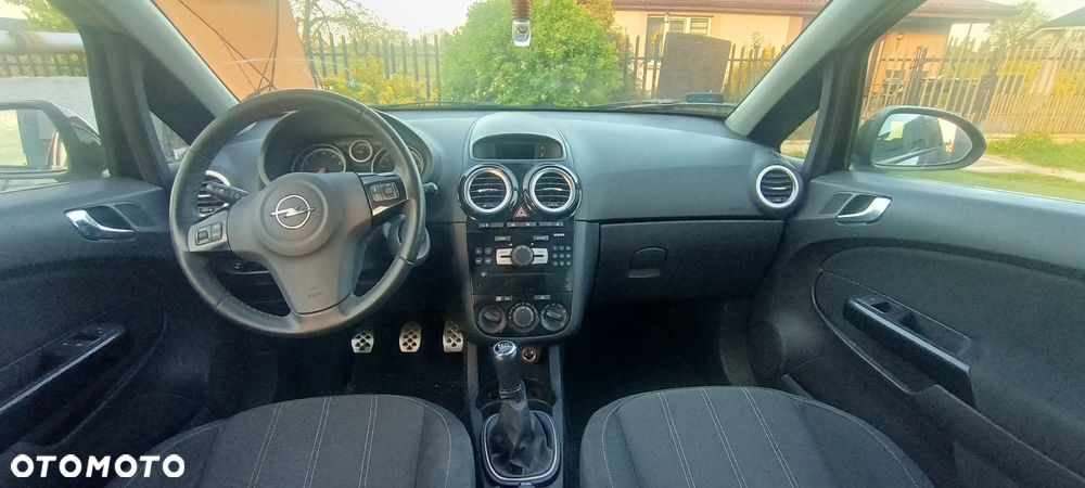 Opel Corsa 1.4 16V Edition - 4