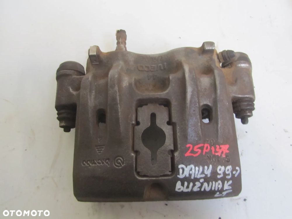 Iveco Daily 99->blizniak zacisk hamulcowy lewy tył