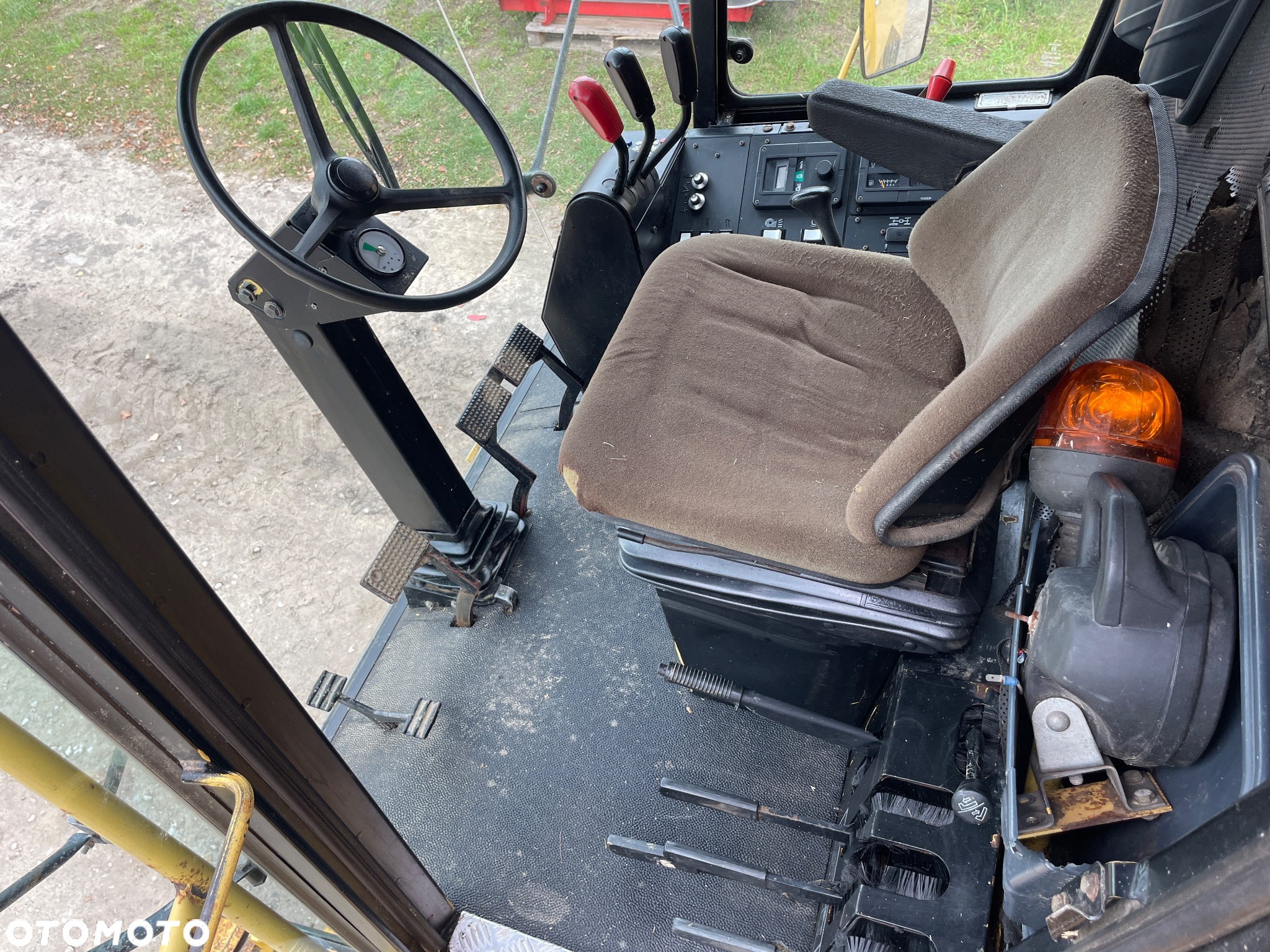 New Holland TX 32 - 10