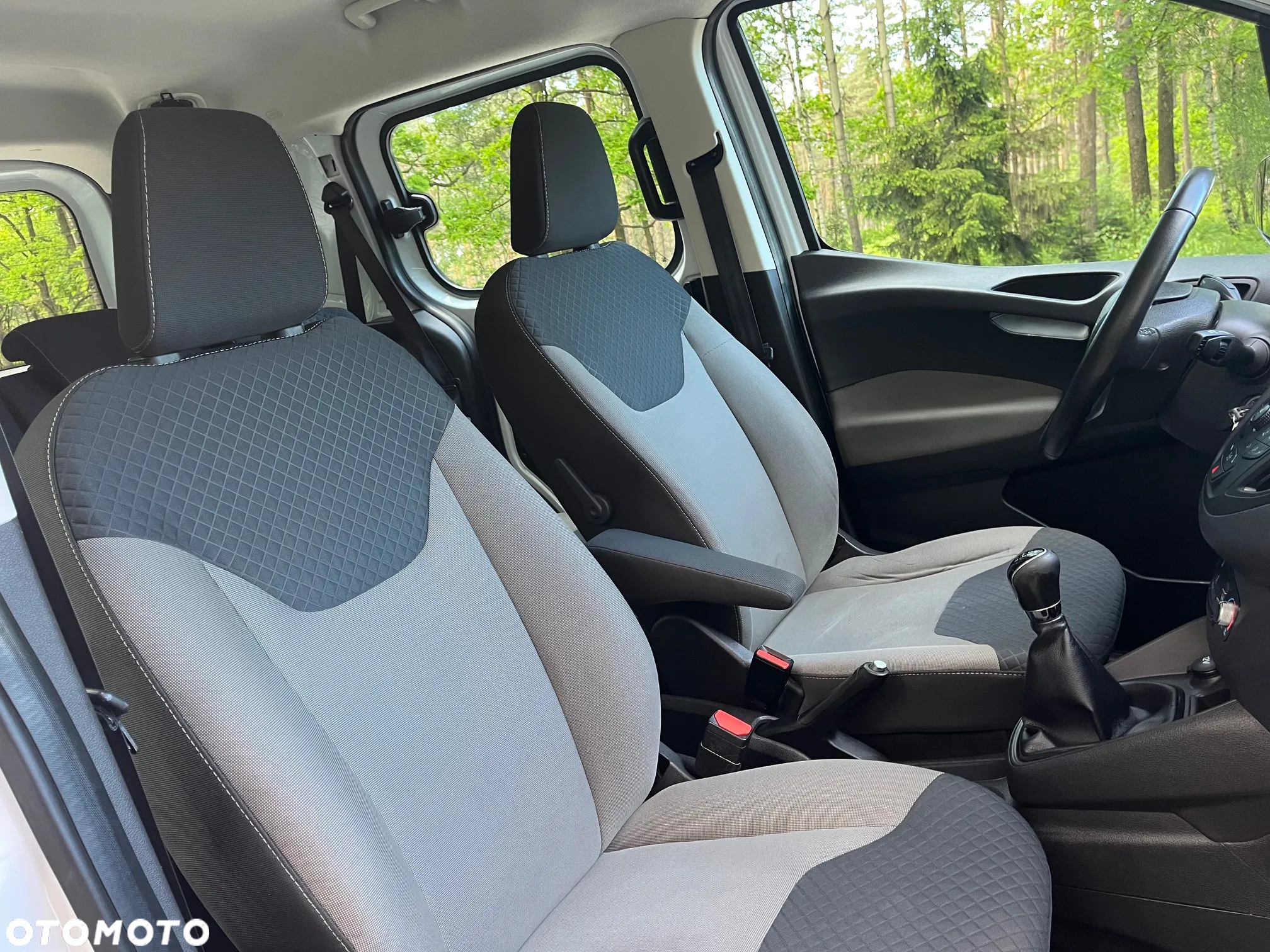 Ford Transit Courier - 25