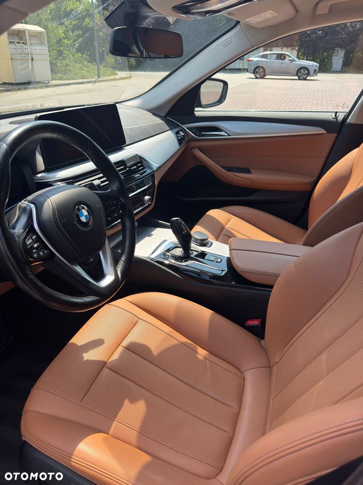 BMW Seria 5 518d mHEV - 10