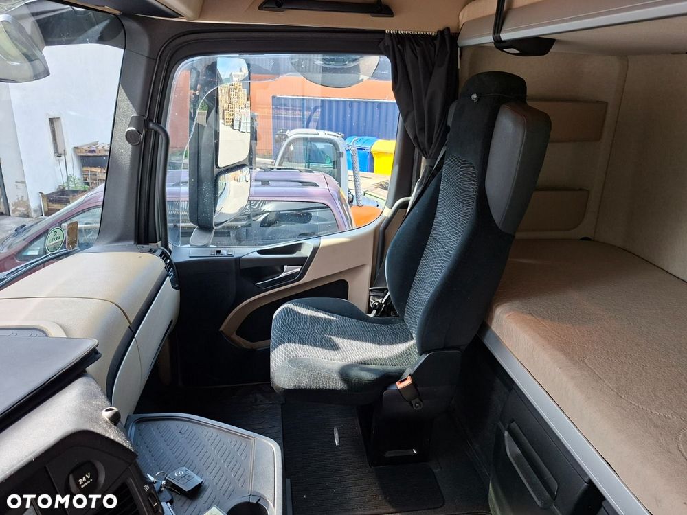 Versalift Actros 1845 - 17