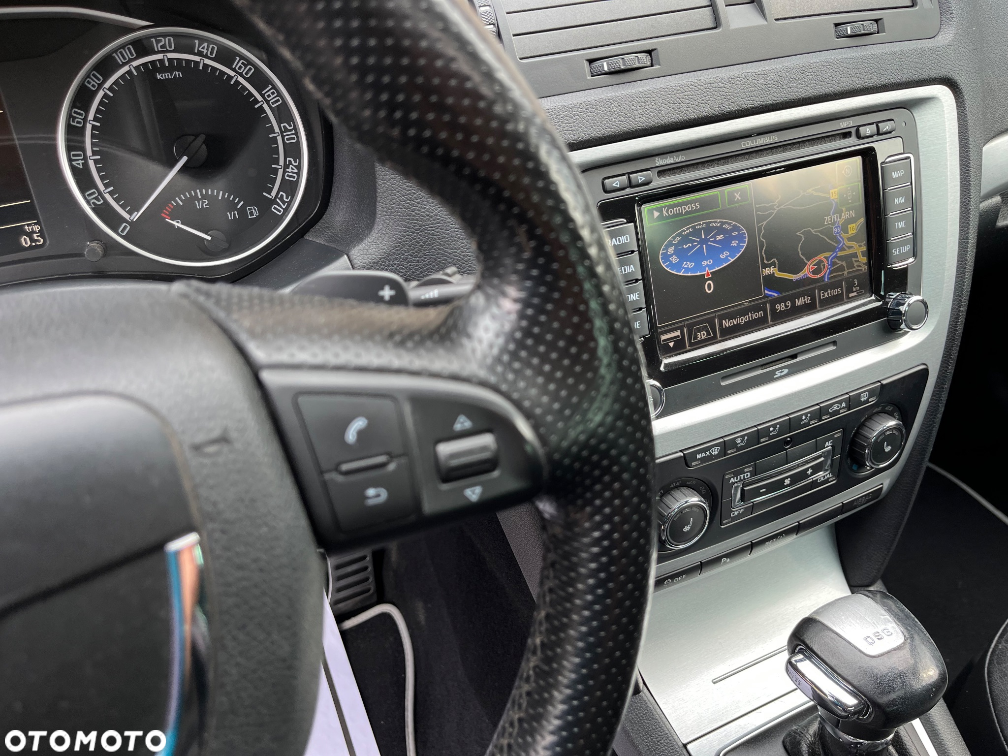 Skoda Octavia Combi 2.0 TDI CR DPF DSG RS - 17