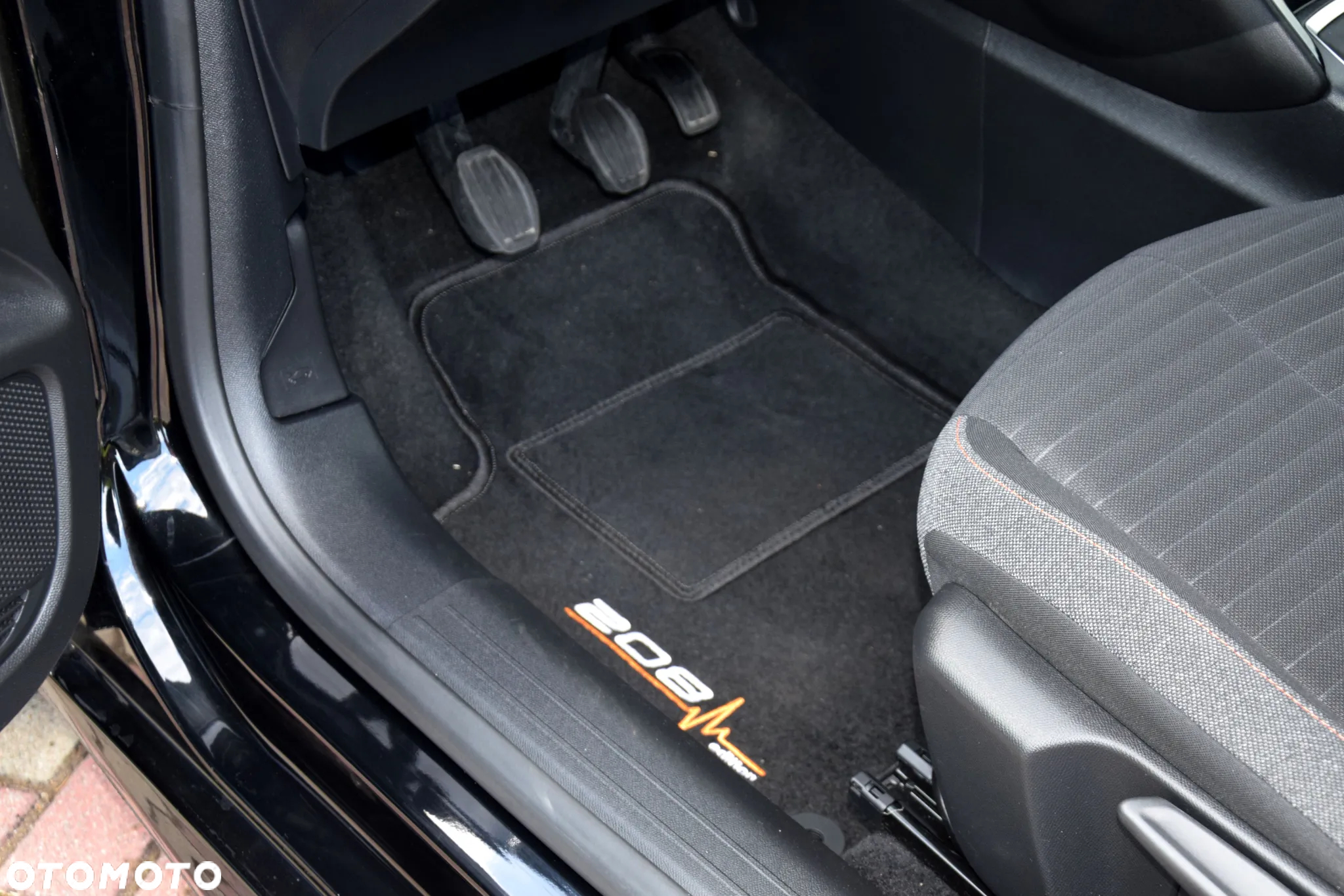 Peugeot 208 - 31