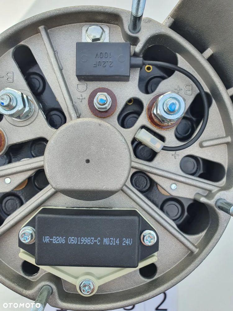 Alternator 28 V, 140 A, Hella 8EL012584231, Scania 4 - 6