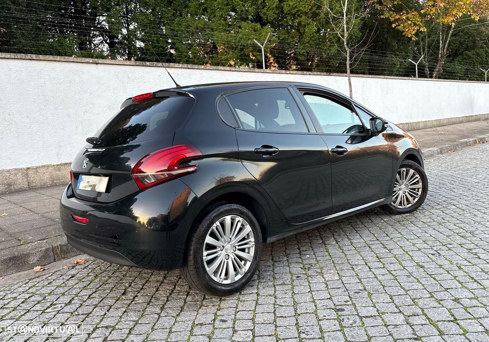 Peugeot 208 1.6 BlueHDi Style - 4
