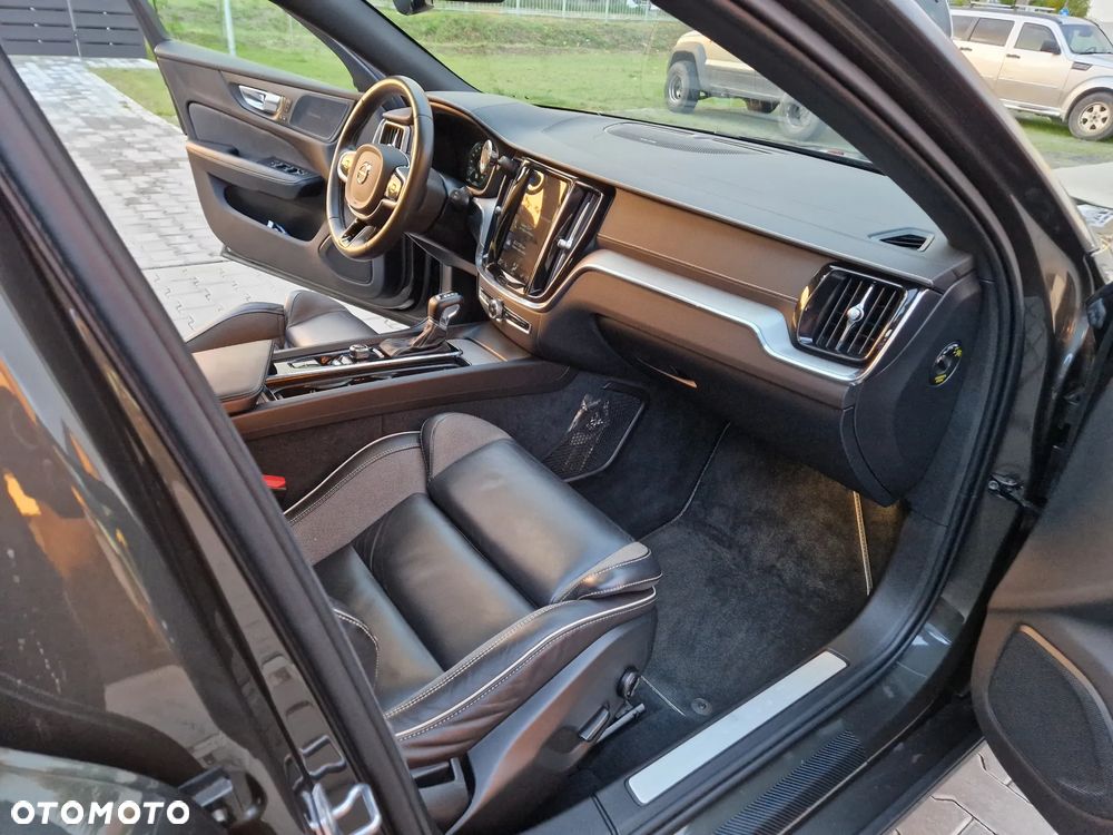 Volvo V60 D4 AWD R-Design - 12