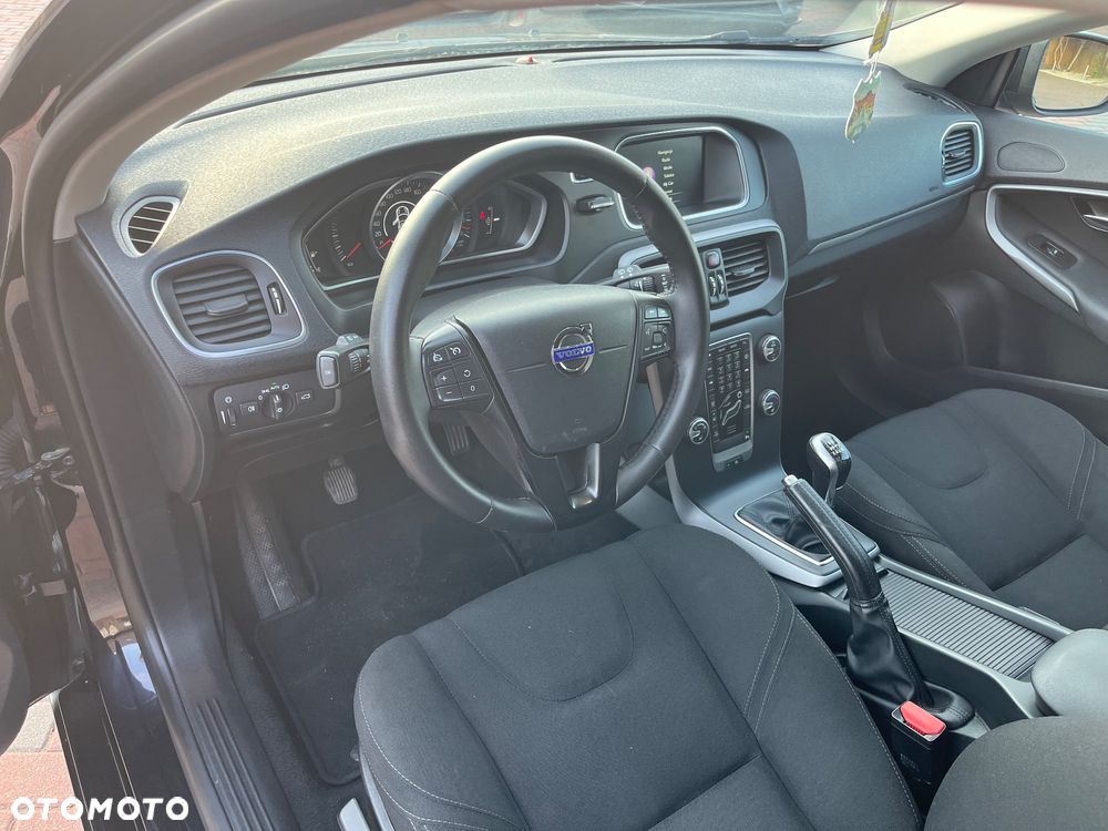 Volvo V40 D4 Momentum - 14