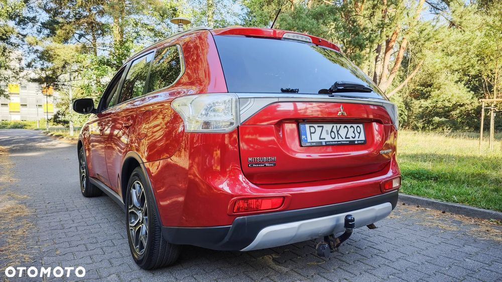 Mitsubishi Outlander 2.0 Instyle Navi 4WD CVT - 23