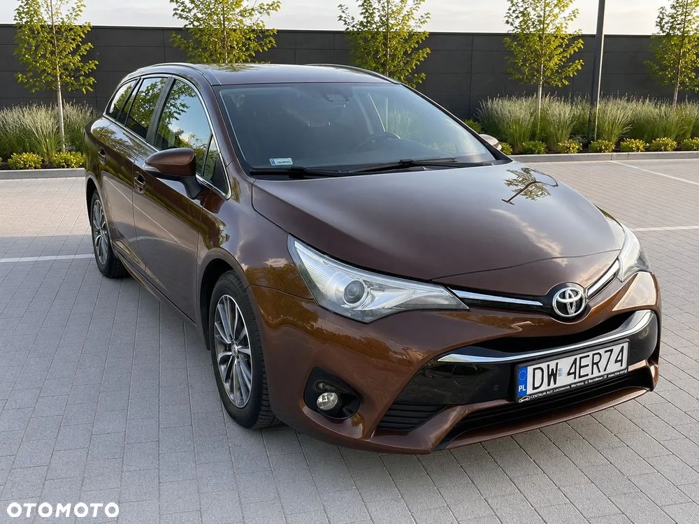 Toyota Avensis 1.8 Premium - 1