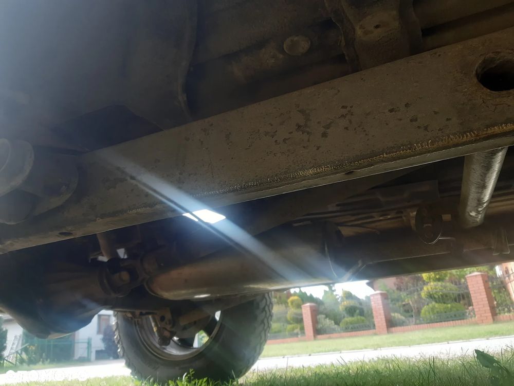 Suzuki Grand Vitara 2.5 V6 - 17