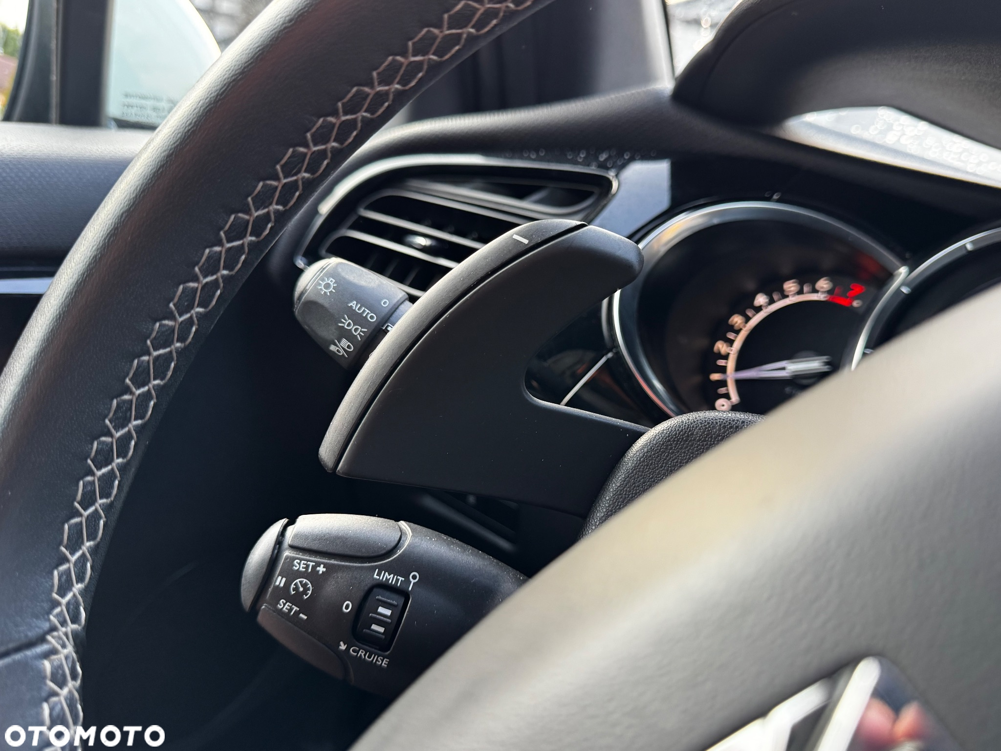 Citroën DS3 PureTech 110 Start & Stop EAT6 SportChic - 21