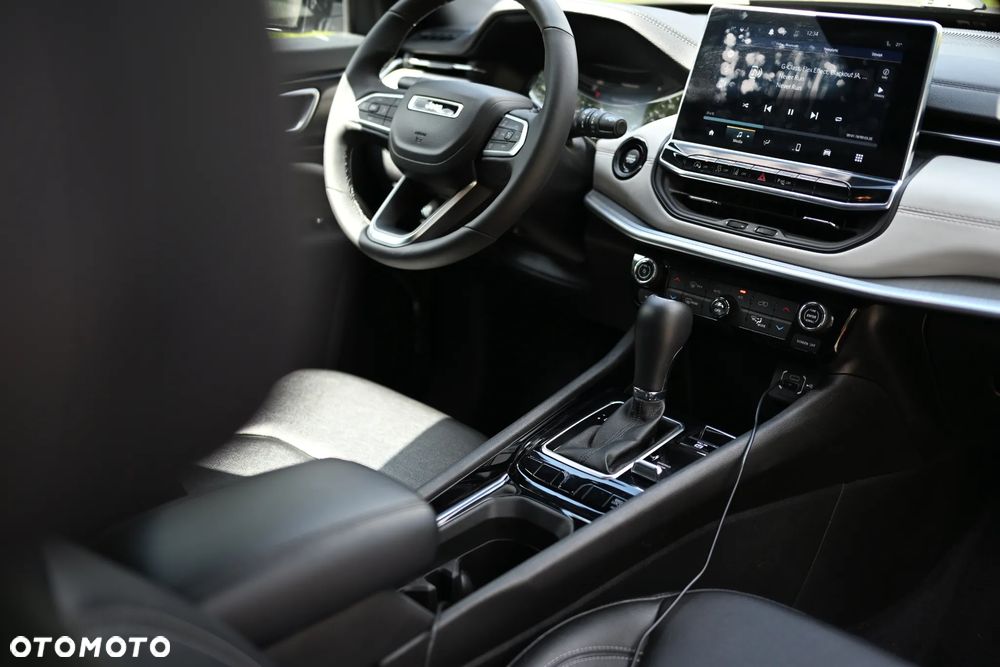 Jeep Compass - 36