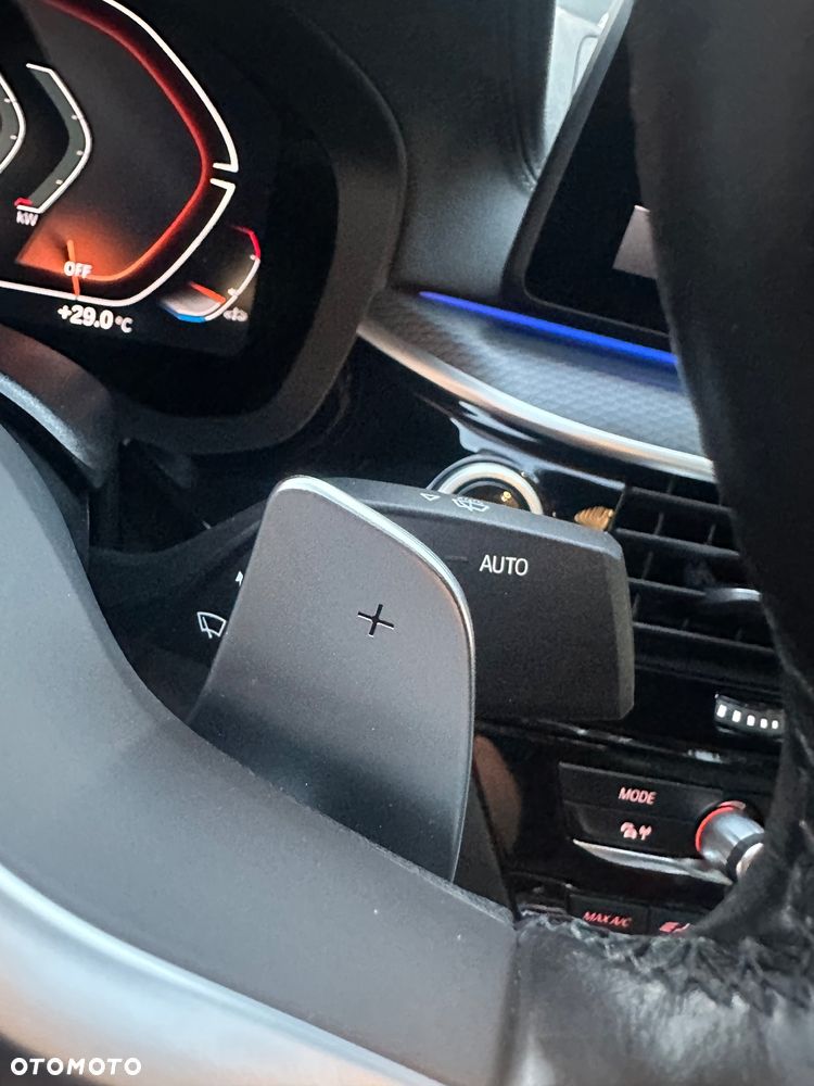 BMW Seria 5 M550i xDrive - 17