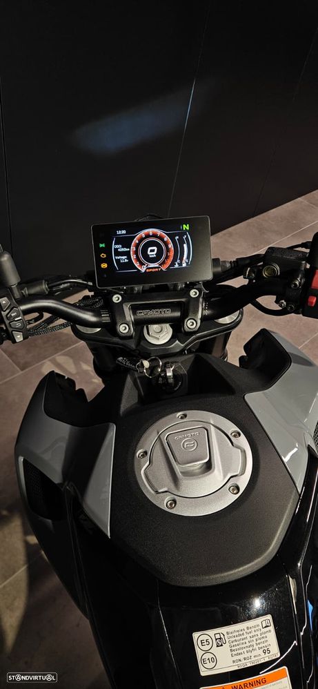 CF Moto 300NK - 6