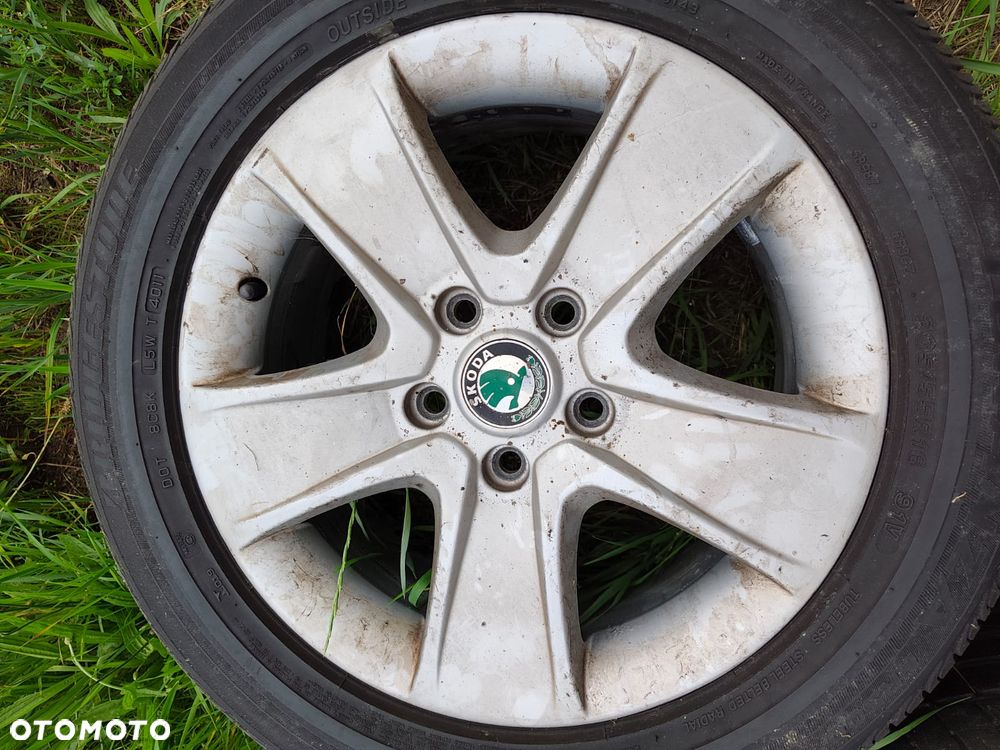 koła felgi 16 cali opony 205/55 letnie skoda octavia 2FL orginalne Nokian - 7