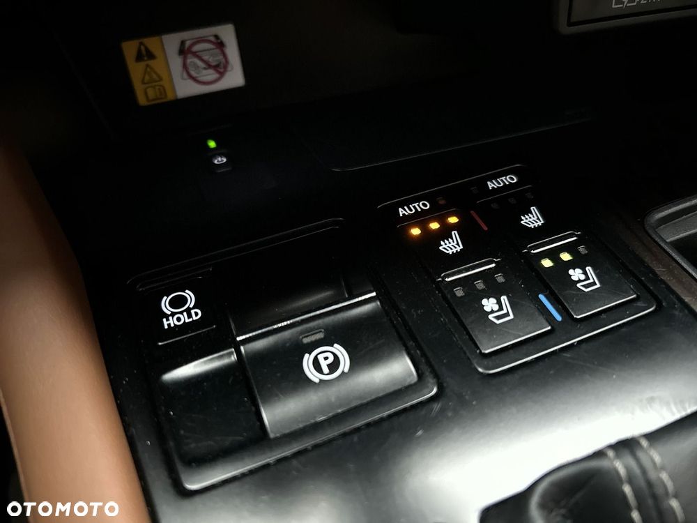 Lexus RX 450h Omotenashi - 25